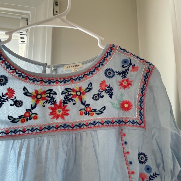 Cute baby blue top with detail😍 - Picture 2 of 4